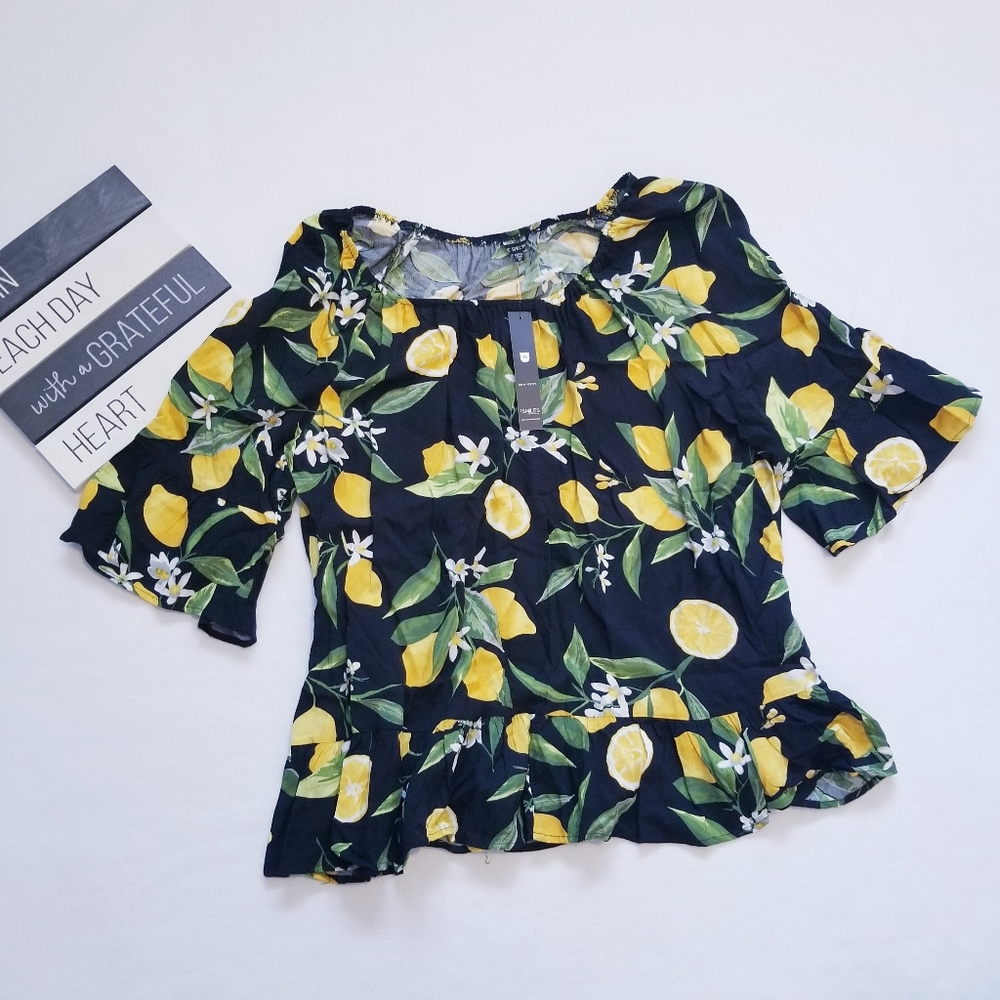 Adorable fun Lemon loose top 1x